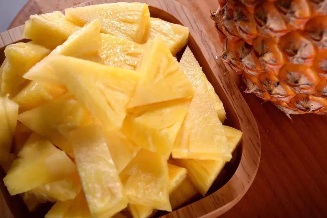 为了给你这个春天最好的凤梨，我们亲自去了高雄田间…