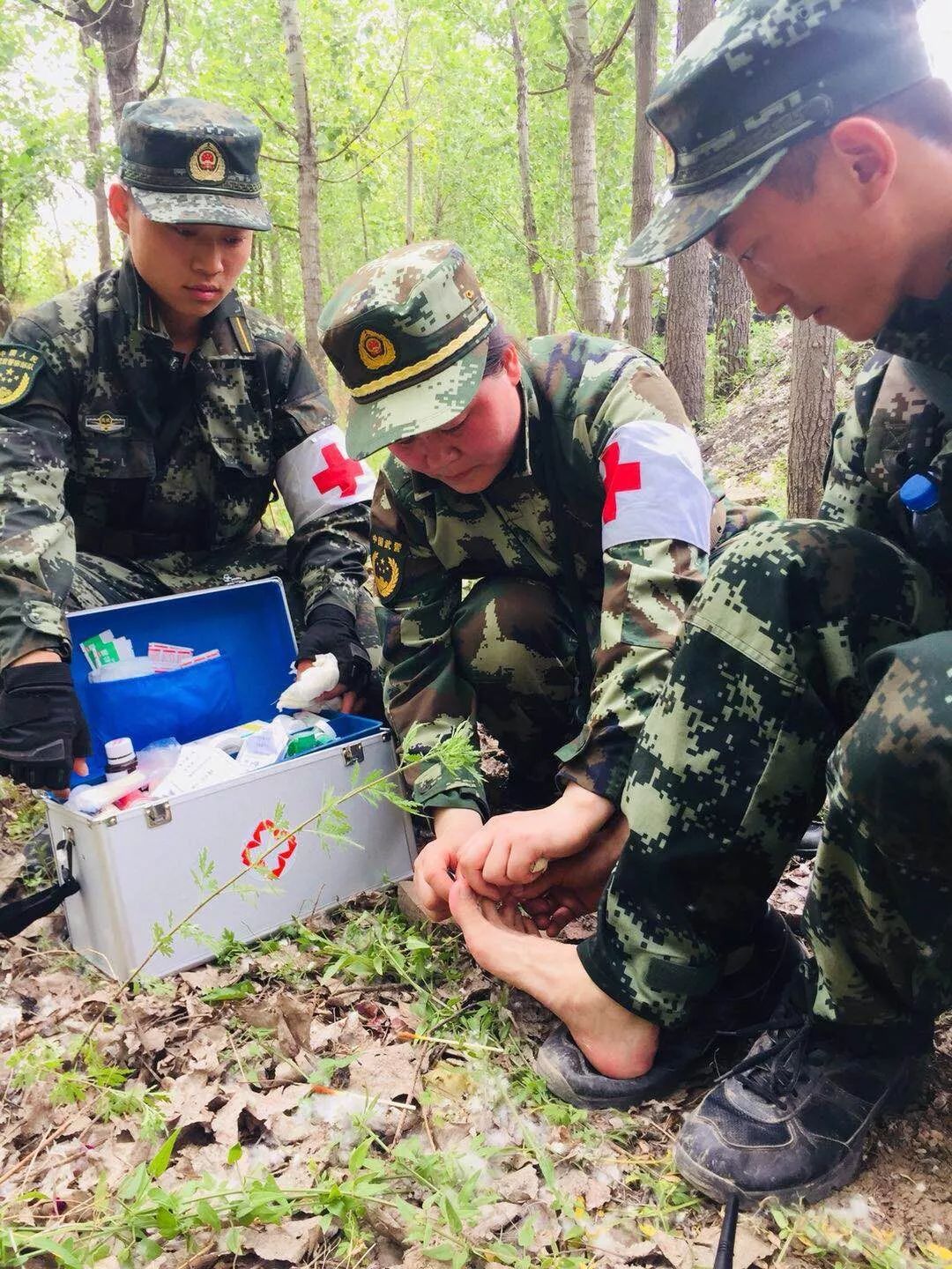 在战场上如何避免损失,假如在战场上受伤了