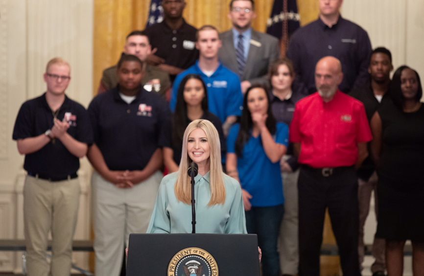 特朗普女儿生活私密照曝光，终于明白谁是贵族，谁是土豪