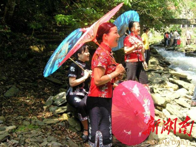 撩开神秘的面纱,撩开圣湖神秘的面纱