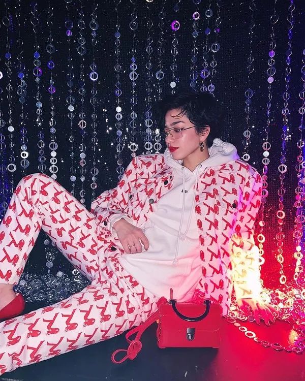 彩虹屁|会打碟的小姐姐最帅啦！日本潮女DJ的穿搭经请收下