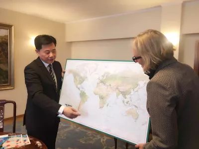 德政府有大众20%股份，中国政府没投华为一股