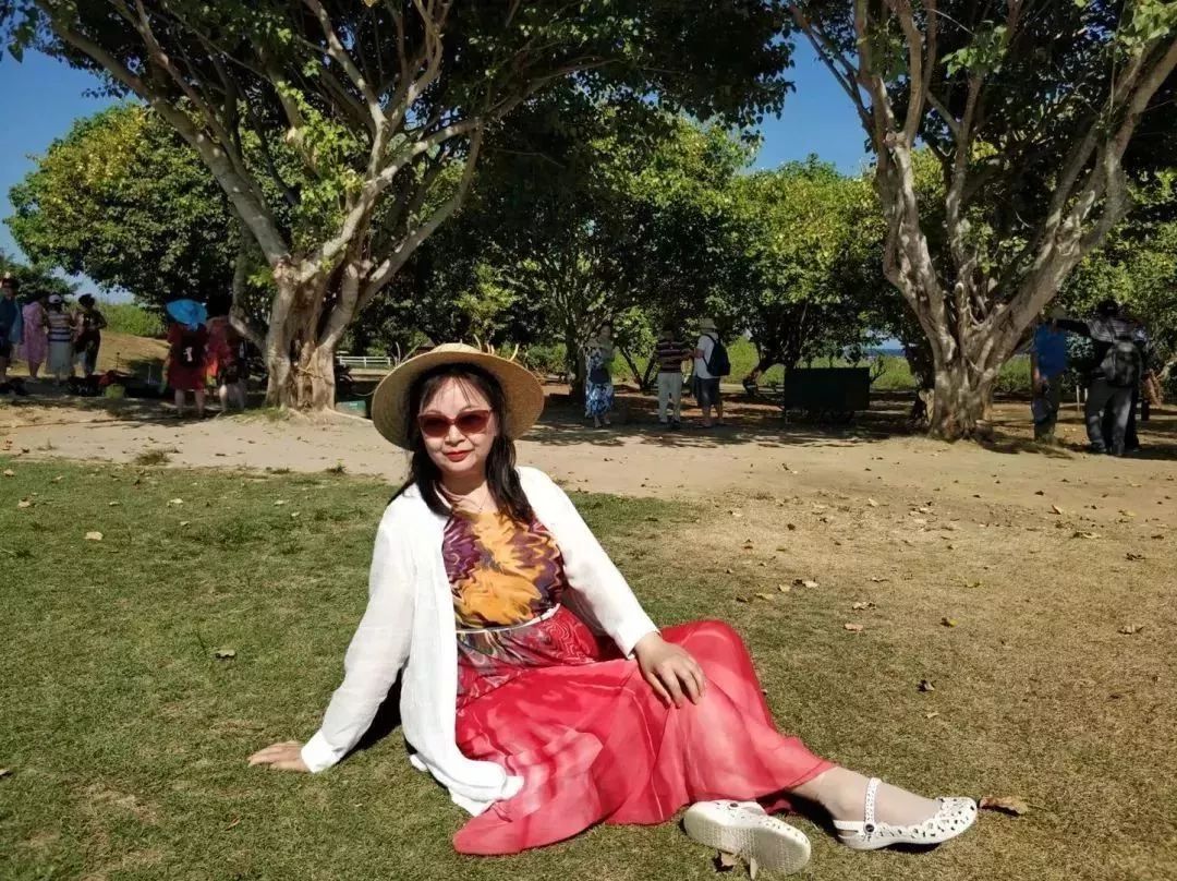 中国大妈旅游拍照标准动作视频,中国大妈拍照十大姿势