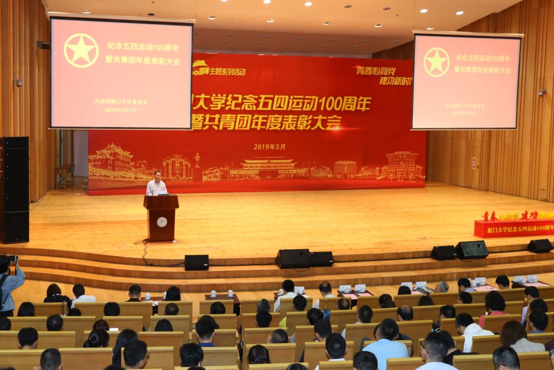 要向学习成绩优秀的同学看齐,向优秀的同学看齐