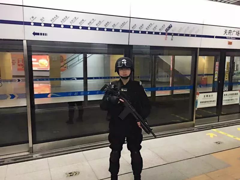 成都特警夜巡,成都特警最新消息