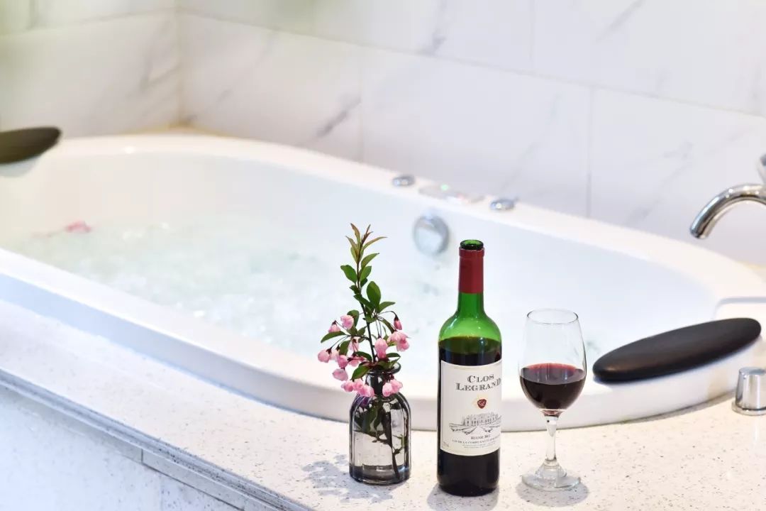 不必去芬兰了，杭州高铁1h就藏着一万颗星星的玻璃屋，过2天山野生活正好！