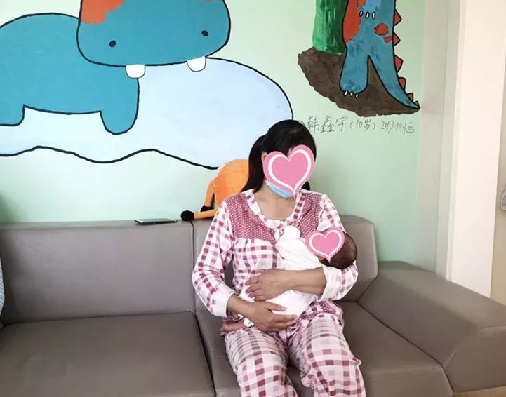 初生婴儿肠扩张,宝宝在妈妈肚子里快生出来了