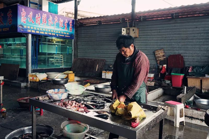 从丽江到茨中:菜场买恶魔果实、修道院酿酒士、高原油泼面……开启了无数的第一次|香格里拉环线(上)