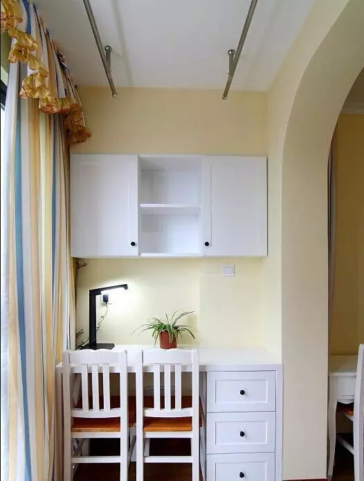 阳台晒衣服顺序,阳台上晒衣服的顺序有什么讲究吗