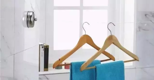 阳台晒衣服顺序,阳台上晒衣服的顺序有什么讲究吗