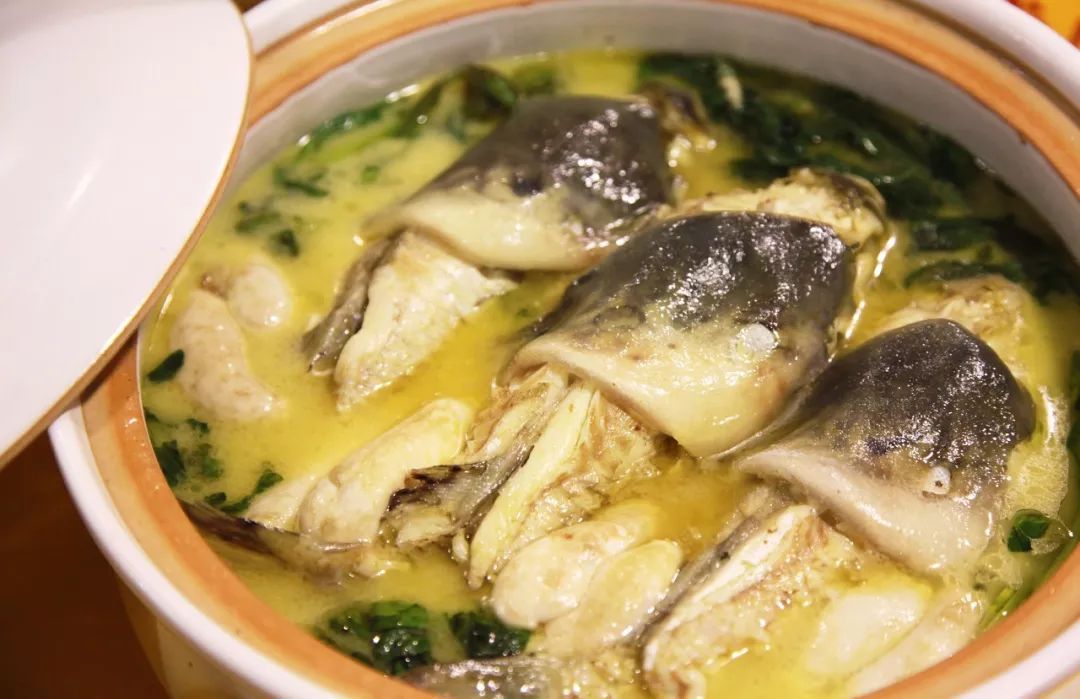 江苏同上海交界一桥之隔,上海苏州一河之隔