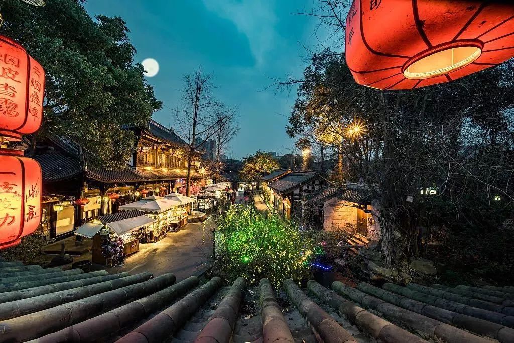 成都有一千种样子，我挑了其中的四种给你