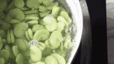 44岁男子尿血,儿童尿血吃什么食物好得快