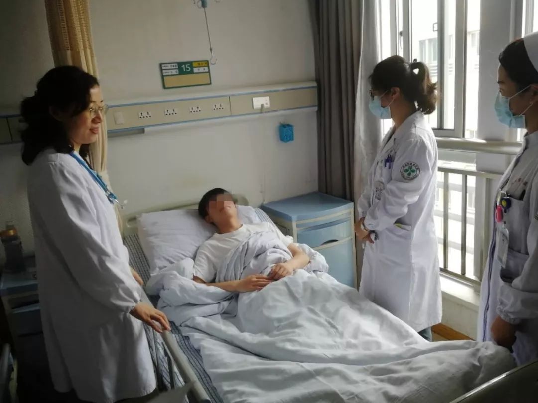 杭州小伙健身肌肉溶解,杭州小伙增肌