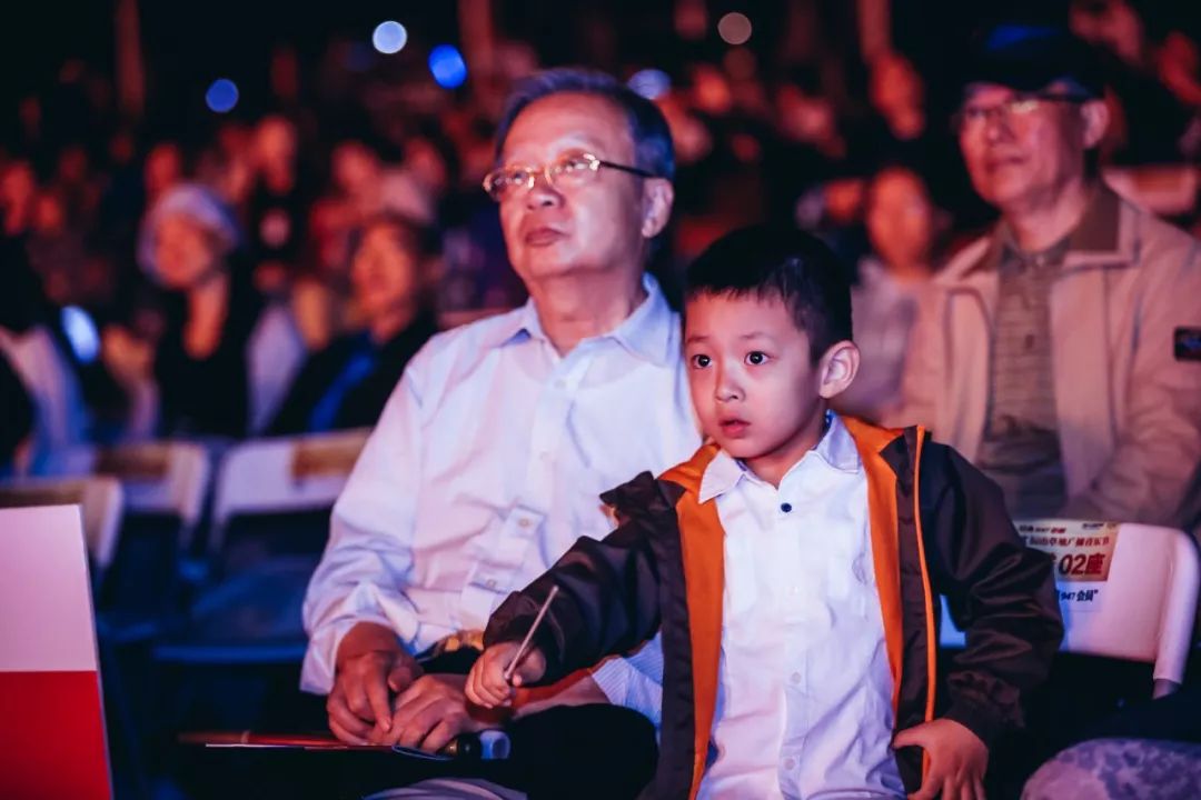 艾森巴赫献中国户外首秀，2019辰山草地广播音乐节收官，但精彩仍在继续！