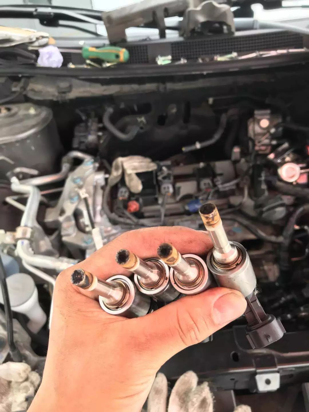 新车10000公里发动机故障灯亮,新车一万多公里出现发动机故障灯