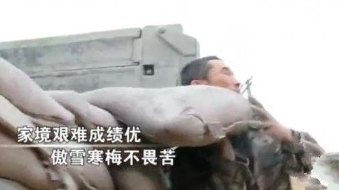 这19张照片暴露了父母的真面目,偷偷拍下的30张照片人性暴露无遗