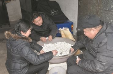 这19张照片暴露了父母的真面目,偷偷拍下的30张照片人性暴露无遗