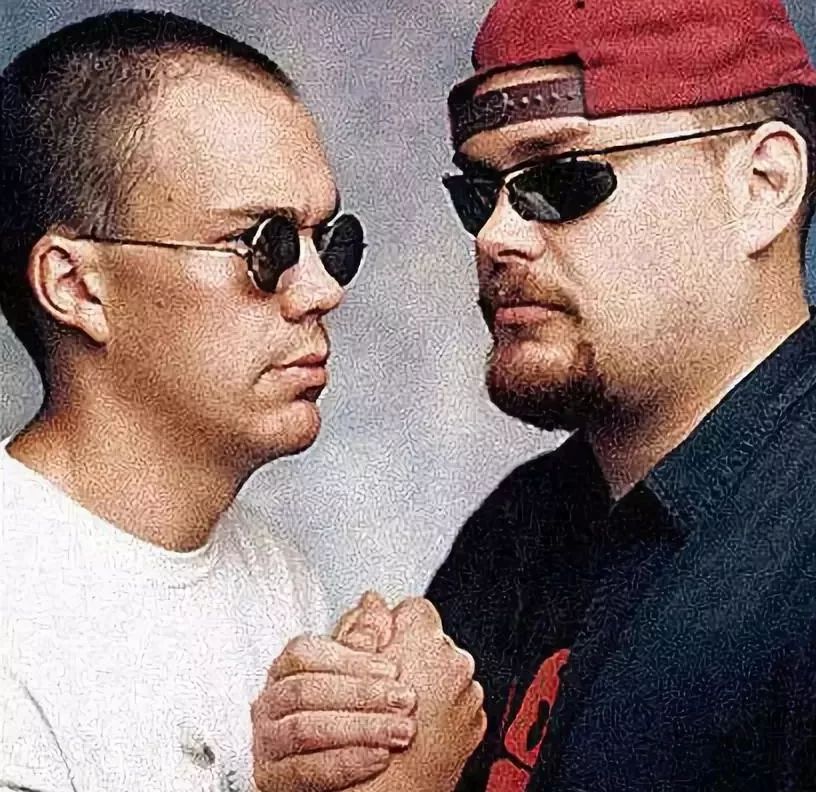 为什么说黑客帝国导演是外星人,黑客帝国导演为什么要变性