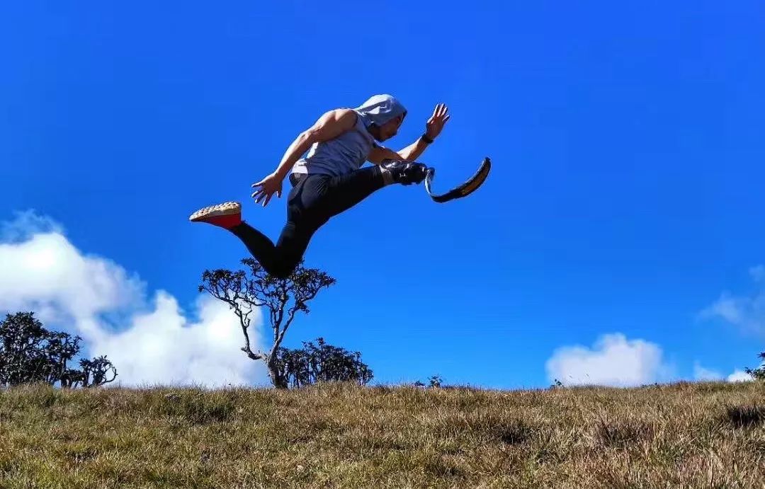 她地震中失去双腿,她在汶川地震失去双腿及女儿