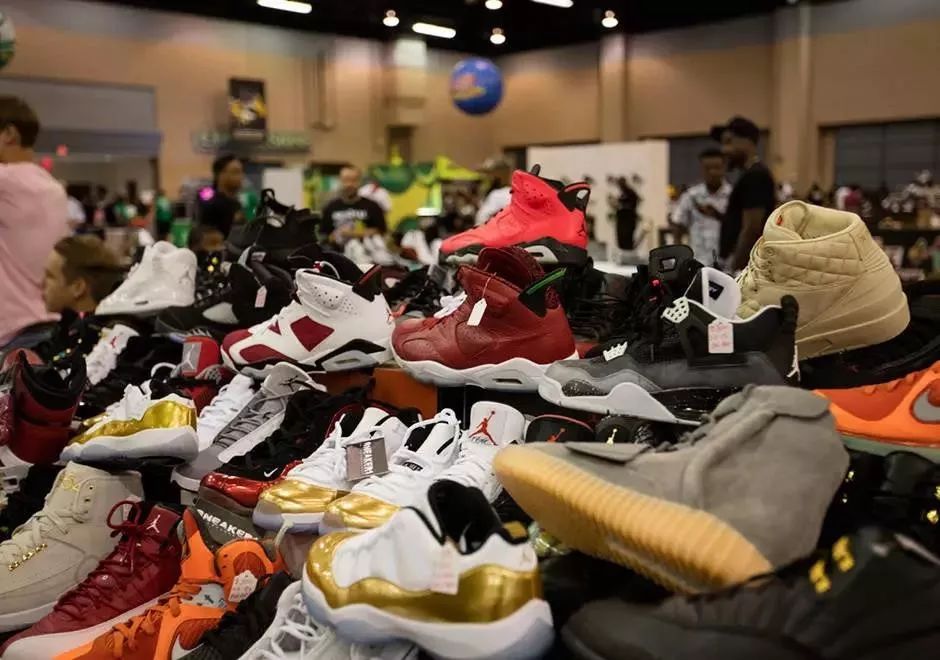 球鞋疯狂排队,鞋子也疯狂第一集