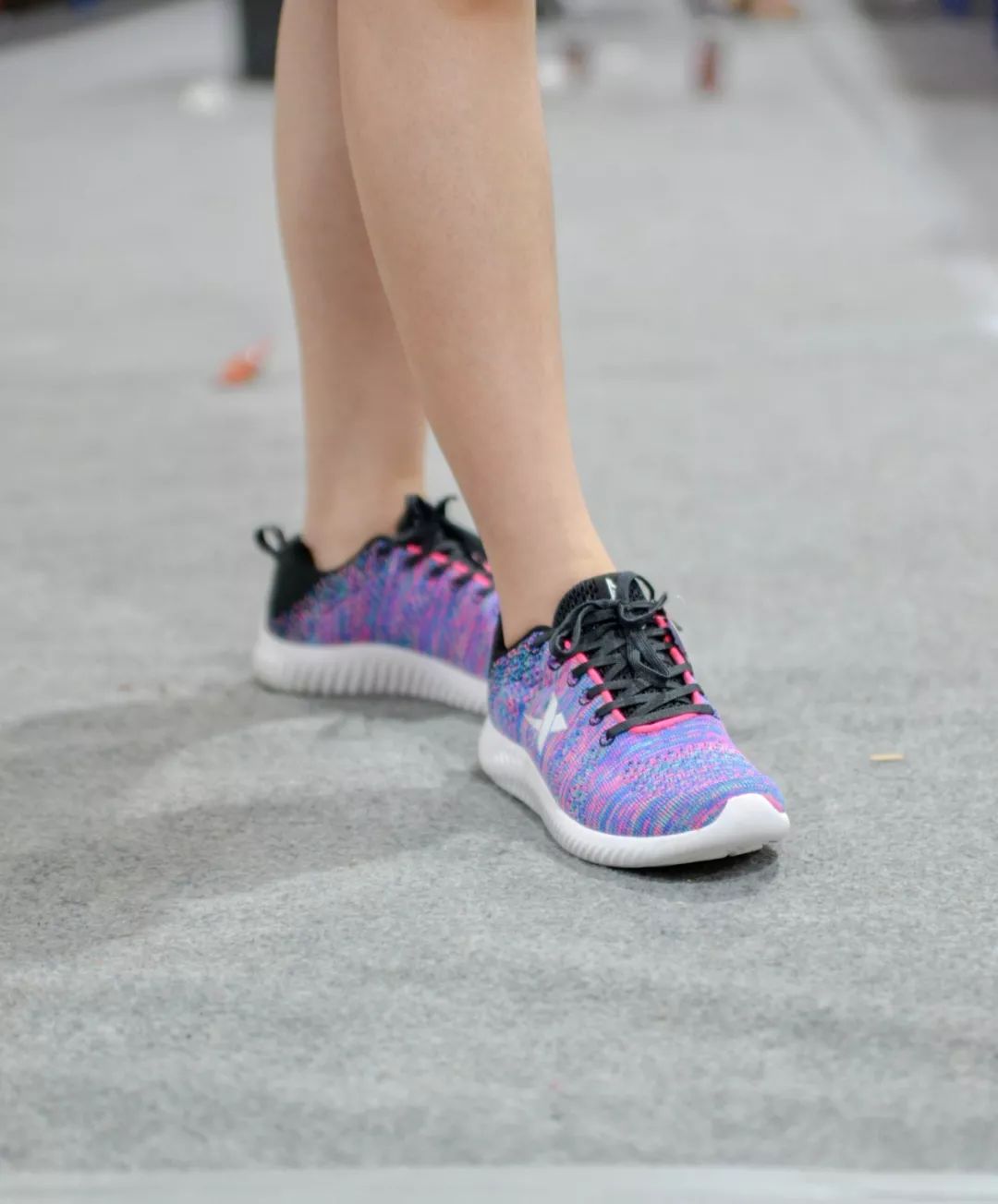 全场1折起！特步、金利来、碟愫、莱尔斯丹鞋子大特卖，最便只要50元！