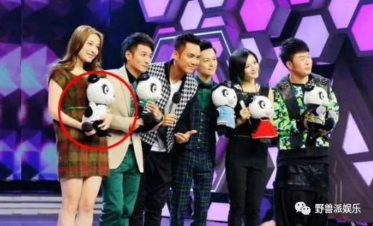 吴昕卖钟汉良礼物 (吴昕卖钟汉良礼物视频)