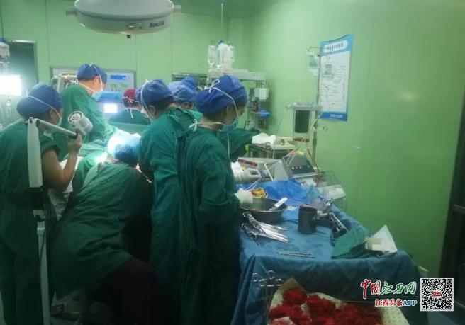 「江西暖新闻2019」产妇大出血上演5小时生死救援（图）