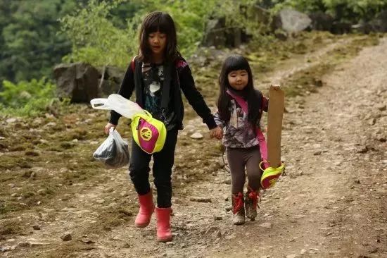 黄磊女儿13岁被骂上热搜,黄磊对女儿的评价