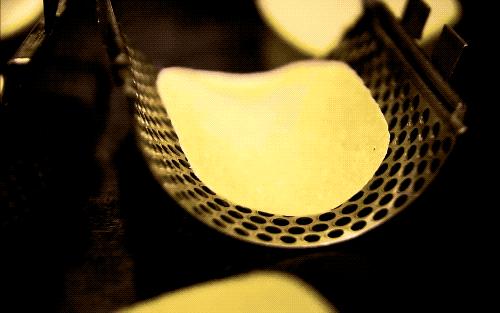 乐事薯片不碎吗,品客薯片和乐事薯片哪个好吃