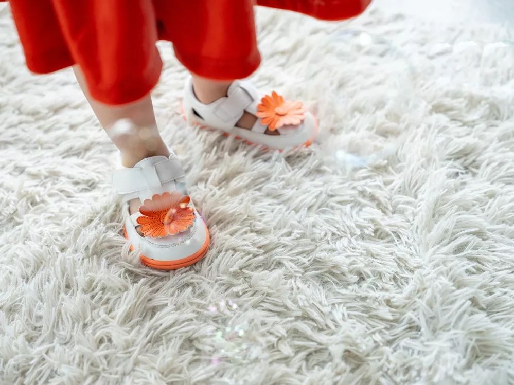 小蓝羊男童凉鞋,软牛皮软底时尚百搭平底凉鞋来了