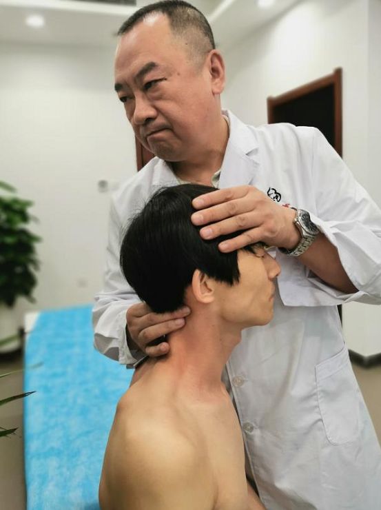 颈椎肩周炎腰脱怎么治,颈椎肩周炎腰椎膝关节