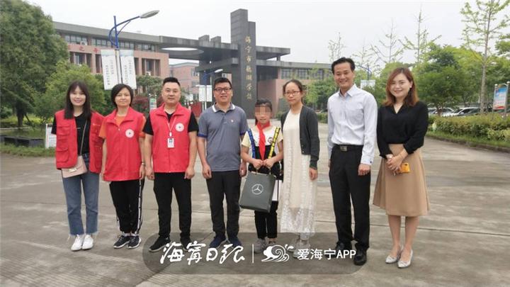 意外收到小朋友的礼物,小朋友收到神秘礼物