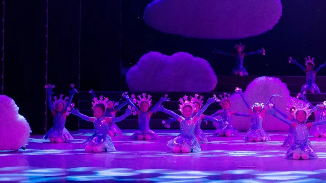 高清大图：“蓝天娃”精彩演绎《同在蓝天下》，向全国小朋友献礼