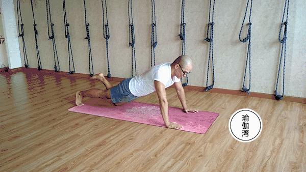 为什么锻炼做俯卧撑越做越少,为什么练俯卧撑只有双臂有感觉