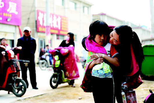 为残疾人和特困家庭撑起一片蓝天,大爱无疆为贫困孤儿撑起一片天