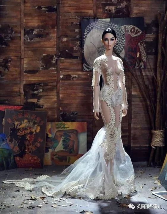 用布料给洋娃娃做衣服,手工高定时装