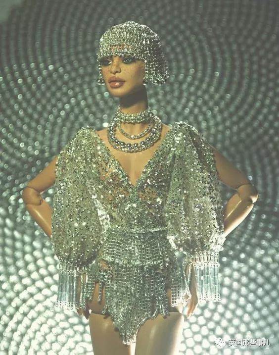 用布料给洋娃娃做衣服,手工高定时装