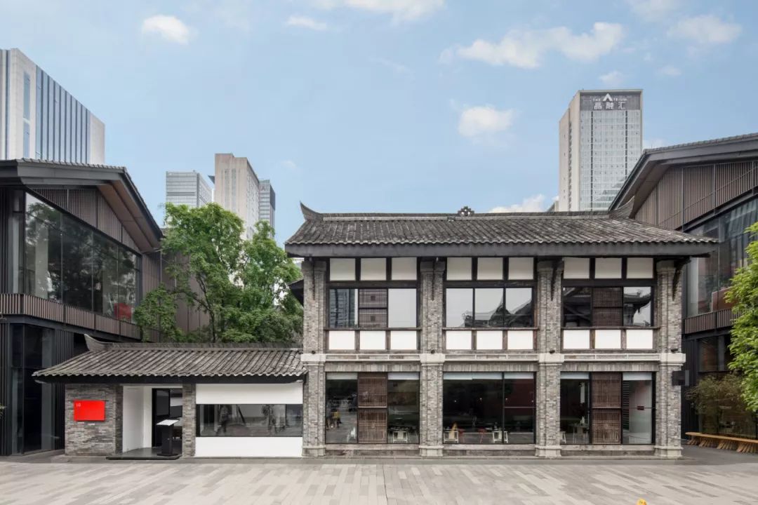 回看五月时髦事宇舶再度携手JINGART