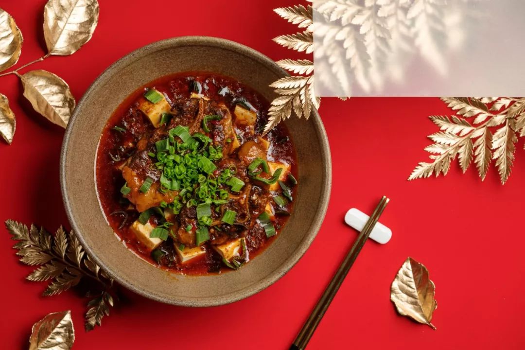 回看五月时髦事宇舶再度携手JINGART