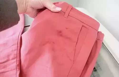 小白衣服脏了怎么洗,学会这招衣服多脏都能洗干净