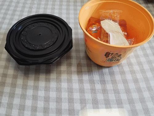 唯食评测｜是出游神器还是鸡肋？唯食君试吃一款自热米饭，这！这个味道