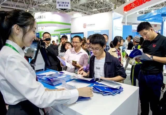 你见过这样的诉讼服务中心吗？颜值高智力爆棚还提供全天候服务