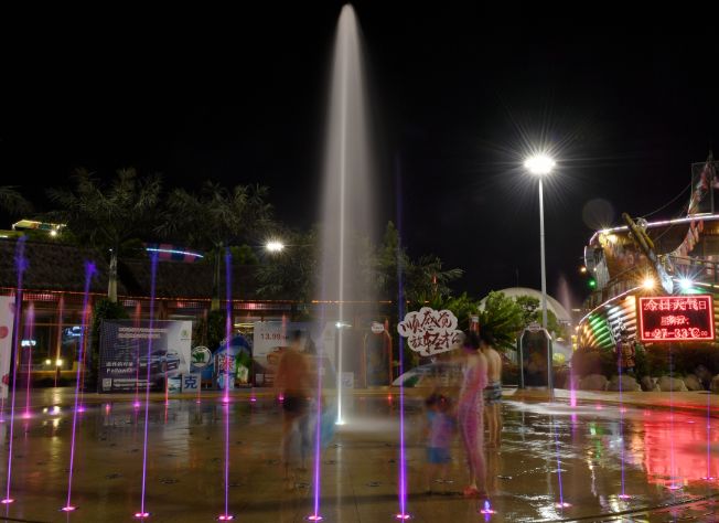 游玩天目湖水世界,静谧村庄夜景视频