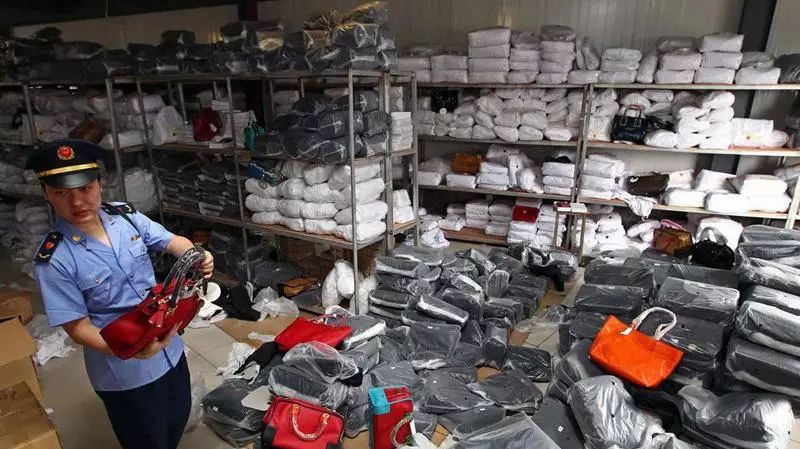 卖违法的东西会判多久,公安部提醒这些东西别晒到朋友圈