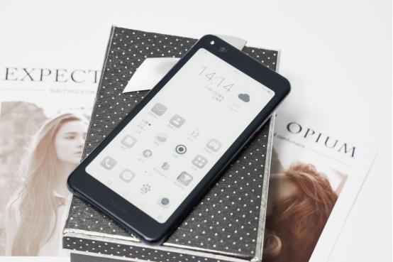 手机蓝光危害皮肤,手机屏幕的蓝光有什么危害