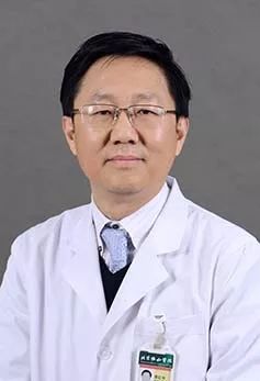 头顶秃一块到底是斑秃还是鬼剃头,斑秃和鬼剃头是一种病吗怎么治