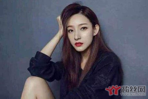 马凡舒*裤内**突然掉了泳裤掉下来了还能走完全程？