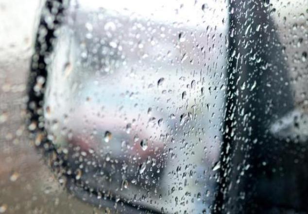雨天后视镜模糊怎么擦,雷凌后视镜雨天模糊