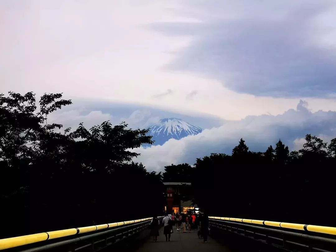 为什么现在人都喜欢去日本 (为什么很多人喜欢去日本)